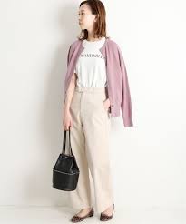 京都 4月の服装24選 春らしさがupするおしゃれなレディースコーデをご紹介 folk ファッションアイデア ファッション デニム レディース