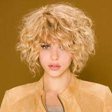 Pour votre carré plongeant long bouclé, votre carré plongeant boucle, ou encore votre carré plongeant cheveux frisés, il est préférable de se rendre le carré plongeant sur cheveux frisés est une bonne idée ! 18 Meilleures Idees Sur Carre Plongeant Boucle Carre Plongeant Boucle Coiffure Coupe De Cheveux