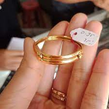 Selain manis dipakai di pergelangan tangan, memiliki perhiasan emas juga bisa menjadi investasi. Gelang Anak Bayi Emas Asli Ready Gelang Emas Anak Gelang Bangle Emas Bayi Gelang Ready Emas Asli Ko Shopee Indonesia