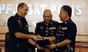 Ketua polis negeri sembilan, datuk mohamad mat yusof cedera selepas terbabit dalam kemalangan di bentong, pahang hari ini. Che Zakaria Dilantik Timbalan Ketua Polis Negeri Sembilan Yang Baharu
