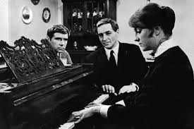 Первый муж (с 1971 по 1976) — андрей миронов (1941—1987), актёр, народный артист рсфср. U1k2vxu93nyhzm