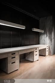 伸保在系統板材的運用不斷求新求變 對於每一個作品的 細節 細緻 更是投入大量心思 如圖書桌與壁面間同石紋材質的小細節相呼應 就是一處用心 corner desk home decor decor