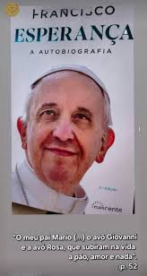 Comecei ontem o 32º livro do ano. Juntei-me a vós o ano passado e desde aí  o meu marido já não consegue ver livros na minha mão sem reclamar 😂  Durante este