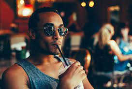 Generally, you should wait at least a week. How Soon After Tooth Extraction Can You Use A Straw Studio Dentaire