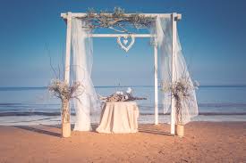 A piedi nudi…verso il si' il matrimonio in spiaggia: Sposarsi Sulla Spiaggia A Caorle Si Puo