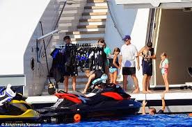 Did bill gates really buy a yacht? Bill Gates And Family Vacation In Italy Aboard Super Luxury Yacht