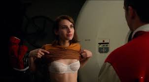 Naked Emma Roberts in Ashby < ANCENSORED