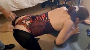 862 - Salope blanche suce, anulingus, baise en lingerie en satin (string,  robe, bas, talons)