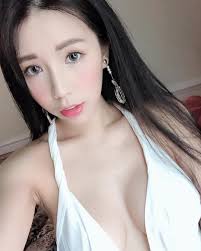 4 142 lượt thich 67 binh luận 甜心q匠 minipuqqq tren instagram 下雨下那麼多天 我都要發霉了 下到心情都不好 討厭下雨天 但是不下會缺水