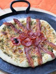 Spider Pizzas Spicy Southern Kitchen Recipe Pizza Recipes Homemade Yummy Halloween Food Healthy Halloween Food