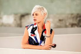 Il video mostra capelli corti biondo platino.vuoi vedere taglio capelli corti biondo platino? 10 Motivi Per Optare Per Un Taglio Capelli Corti Donna Archzine It