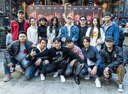 2月5日 春節賀歲強檔《角頭－浪流連》即將上映《角頭－浪流連》首支電影插曲－《倔強的戆人》ｍｖ「無情風雨無情淋著青春的夢癡癡戀戀的思念變成一場空是我男人的尊嚴 猶原不願放所有一切 隨命運 還在戲弄. è§'é ­ æµªæµé€£the Last Stray å¤©åœ°ä¸€æ¸¡é³¥ æˆ'æ„›é›»å½±åœˆ ç—žå®¢é‚¦