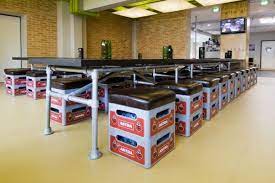 Zum bauen der hocker aus getränkekisten sollten diese trocken und sauber sein. Bierkasten Hocker Bierkasten Bierkisten Hocker