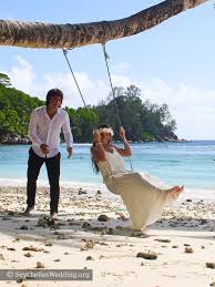 Beach Weddings In Seychelles Bride And Groom At The Beach Wedding Bride Groom Hochzeit Seychelles Brautpaar Seychellen Strandhochzeit