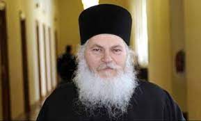 Η μνήμη του τιμάται στις 5 μαΐου. Troxaio Atyxhma Gia Ton Hgoymeno Efraim Ths Monhs Batopedioy Newsbomb Eidhseis News
