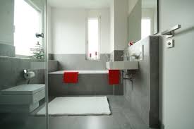 Constamment soumise à l'humidité, souvent exigüe, il est difficile de trouver les revêtements idéaux pour la mettre en valeur. Salle De Bain Moderne Carrelage Gris Types De Tuiles De Plancher