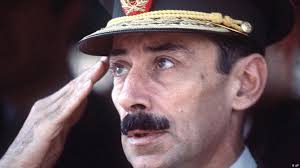 En concreto, hill recibió al almirante golpista emilio eduardo massera, uno de los líderes de la junta militar de videla. Former Argentine Military Dictator Videla Dies In Jail News Dw 17 05 2013