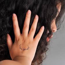 Hình xăm hoa sen 3d nhẹ nhàng phù hợp với nữ giới. 99 Máº«u Hinh XÄƒm Mini Nhá» Ä'áº¹p á»Ÿ Tay Cho Ná»¯ Y NghÄ©a NÄƒm 2021 Inkaholic