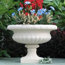 This Gothic Urn Garden Planter Is Stunningly Beautiful With It S Wide Shallow Bowl And Large Flared Opening At The Top It Garden Urns Urn Planters Flower Pots