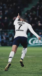 Kylian Mbappe Know The Name He Is The Youngest French Player To Score In The World Cup H Jogadores De Futebol Futebol Soccer Tatuagens De Jogador De Futebol