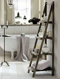 Top Funf Trends Im Badezimmer Design Leiterhandtuchhalter Badezimmer Leiter Badezimmer Holz