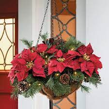 70 Creative Christmas Holiday Decor Ideas For Small Spaces Christmas Hanging Baskets Holiday Decor Christmas Christmas Decorations Diy Outdoor