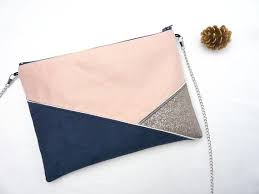 Pochette keepsake.bleu marine/doré métallisé/chartreuse.si vous recherchez un accessoire aussi polyvalent que vous, cette pochette keepsake est faite pour vous. Pochette Rose Bleu Marine Pochette De Soiree Pochette Etsy Pochette Mariage Pochette Rose Sac Mariage