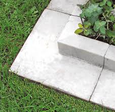 Many of the garden edging ideas below incorporate some type of upcycled material and most of the ideas include sources to tutorials. Beautiful Classic Lawn Edging Ideas The Garden Glove