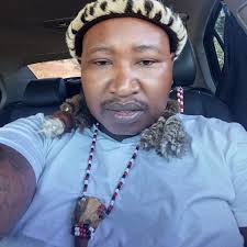 Who gives names to cyclones like Idai?