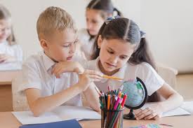 Eu stiu doar ca imi iubesc copilul si cand face fapte bune si cand face fapte rele. 10 Fapte Bune La Scoala Itsy Bitsy