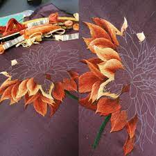 Working On A Dahlia Flower With Autumn Colours En Route Pour Une Fleur De Dahlia Aux Coule Embroidery Leaf Basic Embroidery Stitches Hand Embroidery Stitches