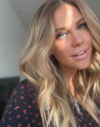 Caminemos por las calles de Zaragoza y luego disfrutemos de una noche  íntima en un rincón escondido!