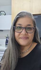 כרמיאל מחבקת את כרמיאל