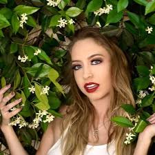 Chloe Kay (@KayyChloee)