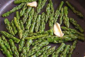 Conchiglioni Rigati Con Crema Di Asparagi E Pomodorini Al Forno Un Cuoco A Fuoco Ricetta Pomodorini Ricette Pasta Vegetariana Asparagi