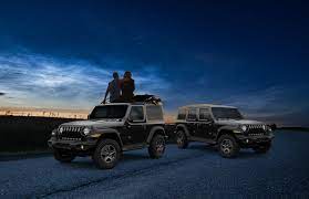 ジープ ラングラーに黒いボディに茶色のソフトトップを組み合わせた限定車 jeep ジープ ラングラー ジープ ラングラーアンリミテッド