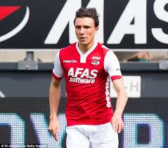 De trainer heeft veel keus. Watford Complete 10th Summer Signing With 4 6m Arrival Of Winger Steven Berghuis Daily Mail Online