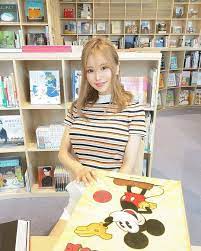 佐崎きさき on instagram 7 5に開館になったばかりの こども本の森中之島 に 行ってきました ずっと楽しみにしとったから めっちゃ嬉しかった 中之島 北浜 図書館 fashion style women s top