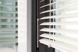 Auch wenn sie sich für ein gut isoliertes fenster entscheiden, so haben sie immer mit einem wärmeverlust von bis zu 20 % zu rechnen. Integrierter Sonnenschutz Tesar