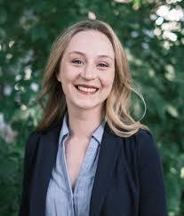 Elise Holmes's Instagram, Twitter & Facebook