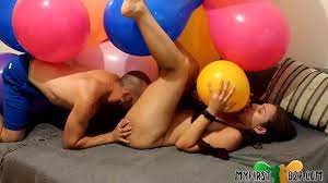 MFB2P Looner Sex - Surprise Balloons Party - Part 1 - Jesús Sánchez &  Pamela Sánchez - Preview. - XVIDEOS.COM