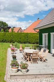 Holz Terrasse Mit Kiesel Einfassung Holzterasse Garten Holzterrasse Terrasse