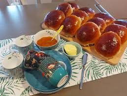 Having sweet raisin buns and hot coffee is very Norwegian. 😊☕️🇧🇻 My  recipe: Sweet raisin buns, 16