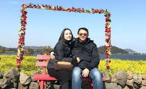 See full list on quipper.com Senyuman Ahok Di Antara Puput Dan Veronica Tan