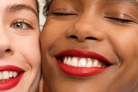 Tendenza mat, dal rossetto all'ombretto, opaco è elegante