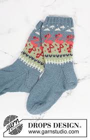Ein modernes, hochwertiges twinset kann mit liebevollen akzenten überzeugen. Flamingo Parade Socks Drops 198 11 Kostenlose Strickanleitungen Von Drops Design