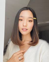 Staying toasty yet glowy. To create this ~au naturale~ look, I used  @toofaced's ⠀ ① Peach Bloom Color Bloom Lip & Cheek Tint in Peach Glow ⠀ ②  Peach Blossom Lip Balm