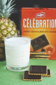 Celebration Au Beurre Avec Tablette De Vrai Chocolat Noir 70 Cacao Lait Frappe A L Ananas Celebration Butter Cookies Top Biscuits Candle Jars Cold Drinks
