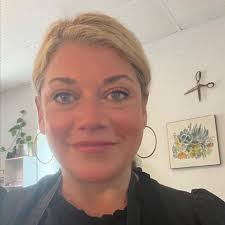 Ivy Cooper- Hairstylist