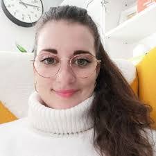 Laura Spinks's Instagram, Twitter & Facebook